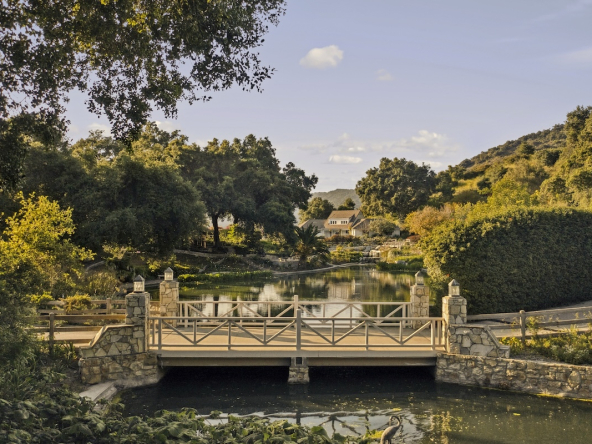 Lakeside Retreat_0801