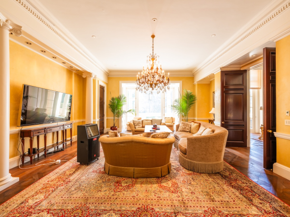 Royalty Estate 15 (122)