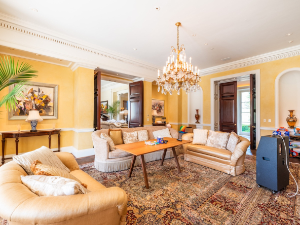 Royalty Estate 15 (126)