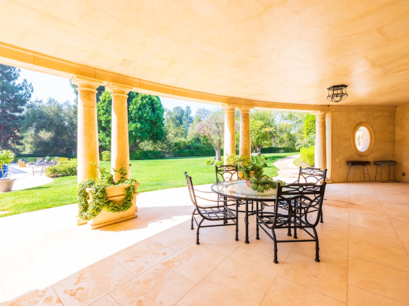 Royalty Estate 15 (221)