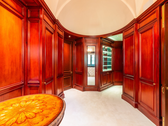 Royalty Estate 15 (91)