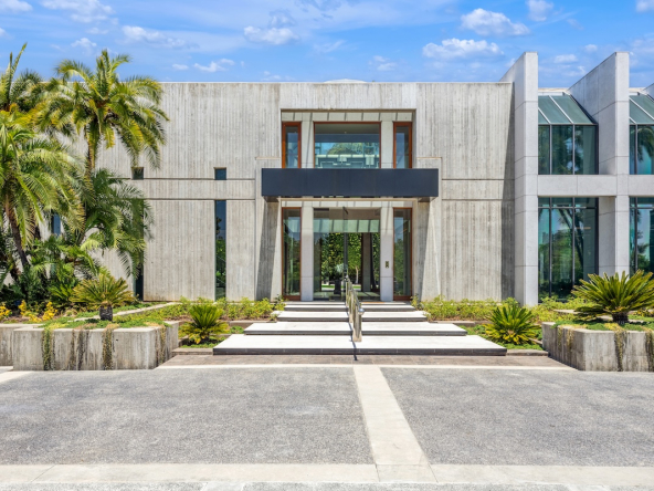 Aqua Estate 13