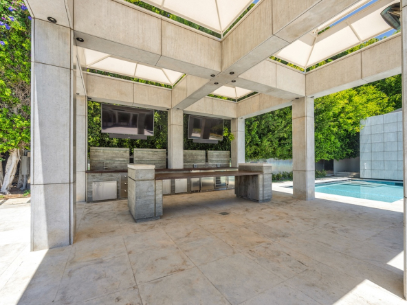 Aqua Estate 23