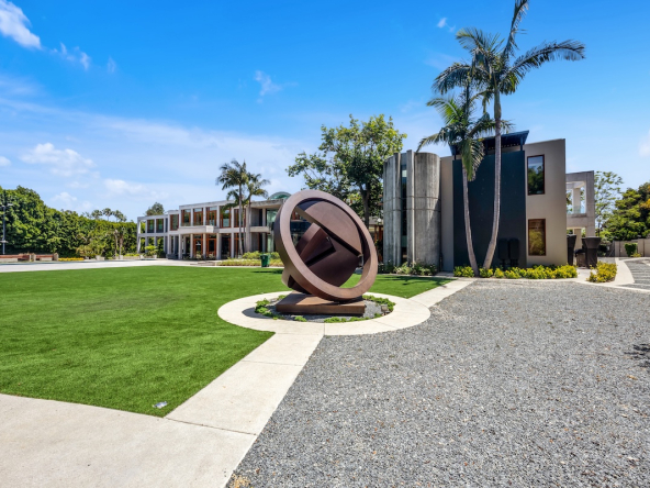 Aqua Estate 27