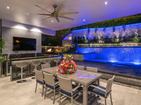 Lush Oasis 27