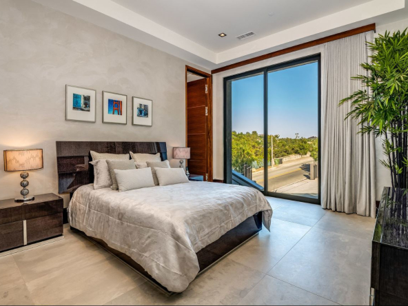Lush Oasis 52